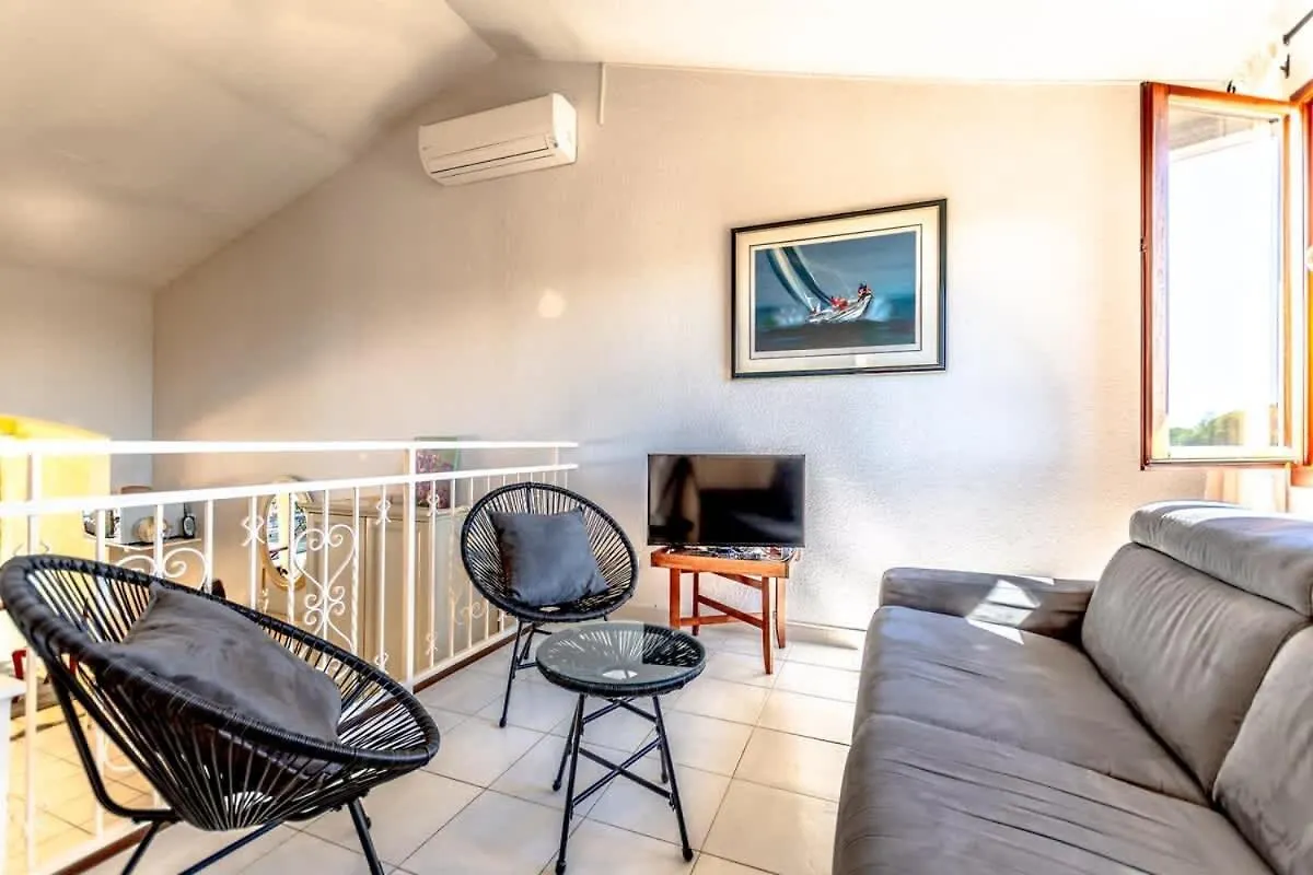 Cozy House With A Pool In Sainte-Maxime 빌라